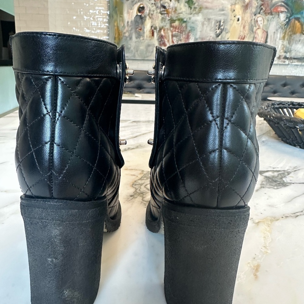 Chanel black short boots lambskin - Picture 5 of 11